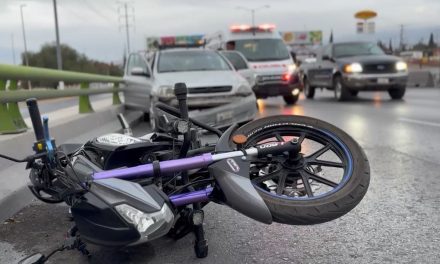 Derriban a motociclista en el bulevar Fundadores