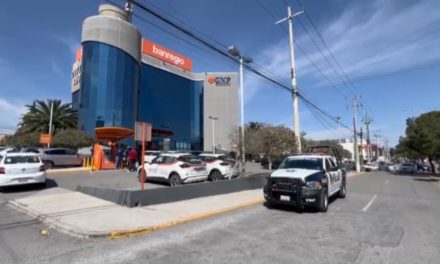 Detienen tráfico en boulevard Rufino Tamayo