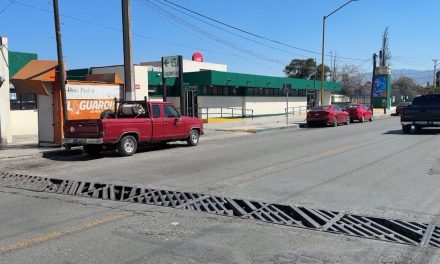 En mal estado alcantarillas  afuera de la Clínica 70 del IMSS