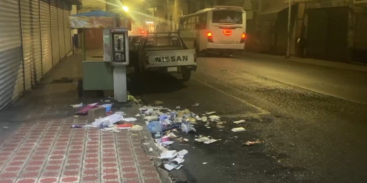 Gran cantidad de basura en el centro de Saltillo