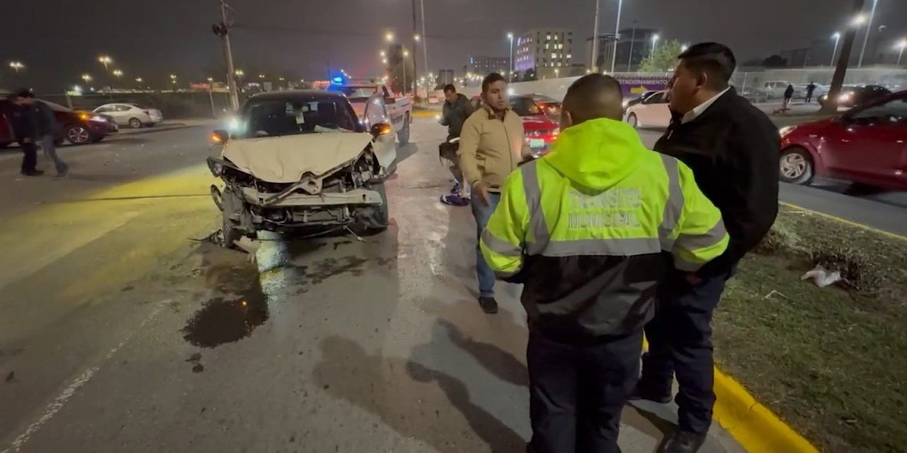 Jovencita provoca accidente en el bulevar Colosio