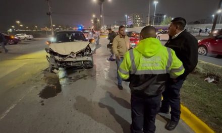 Jovencita provoca accidente en el bulevar Colosio
