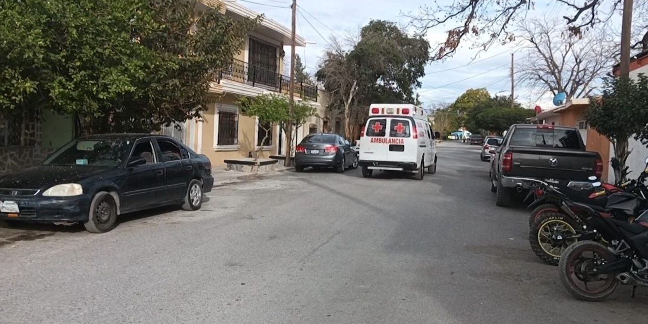 Joven derrapa en su motocicleta y terminó en un hospital en Parras