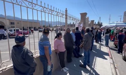 La mala logística provocó inconformidad entre los adultos mayores en Saltillo