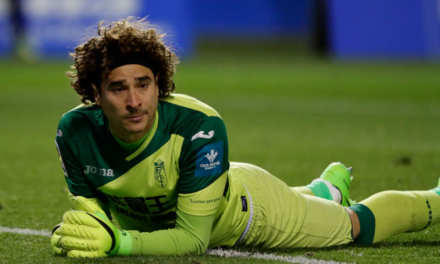 Error de Ochoa hunde al AVS y aficionados piden la salida del mexicano