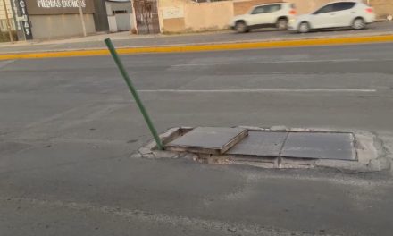 Peligro en pleno boulevard al norte de Saltillo