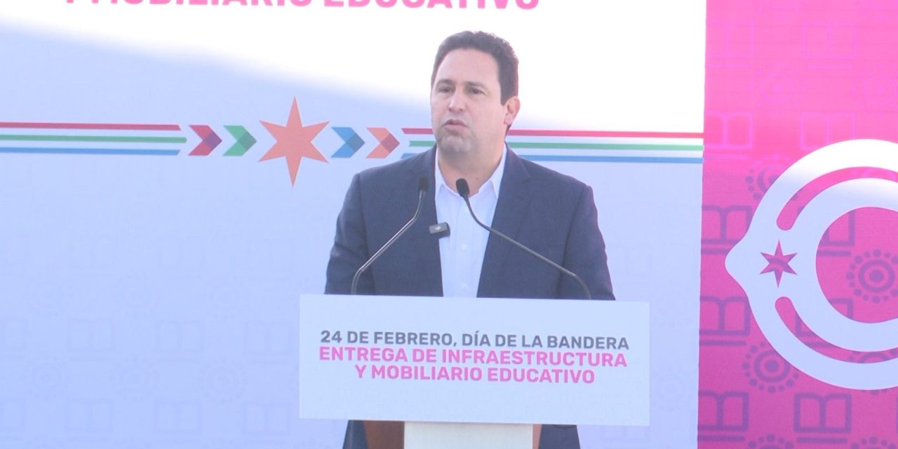 Preside el alcalde de Saltillo el Día de la Bandera