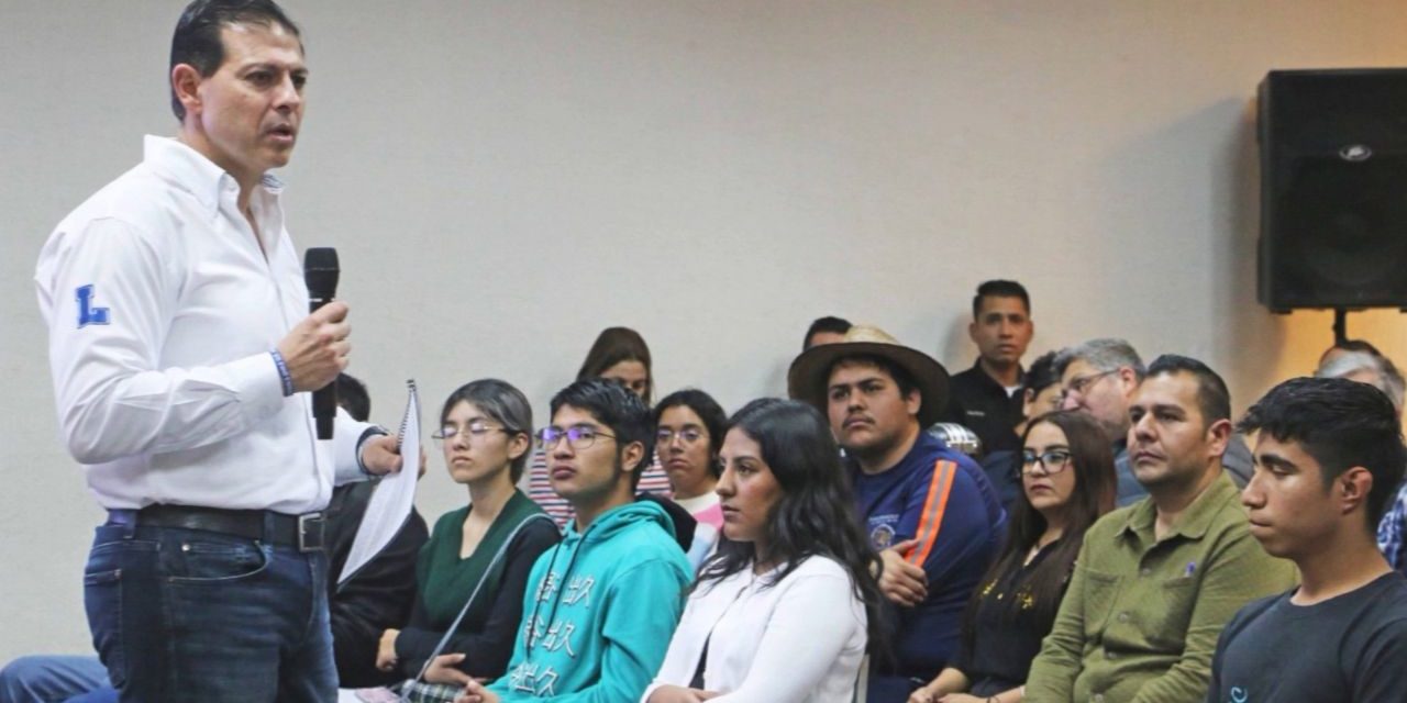Rector de la UAdeC se reúne con artistas