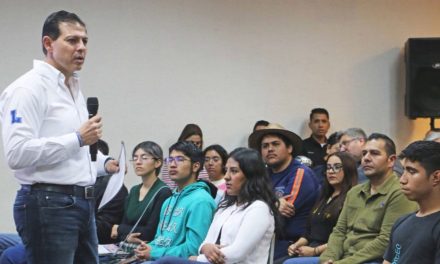 Rector de la UAdeC se reúne con artistas