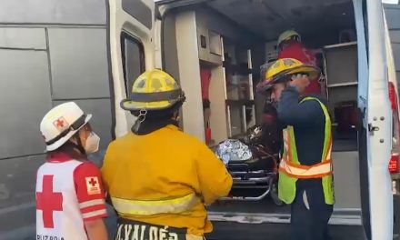 Rescatan a hombre que cayó a un arroyo en la colonia Villa Universidad