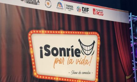 Disfrutan de show de comedia con causa en Ramos Arizpe
