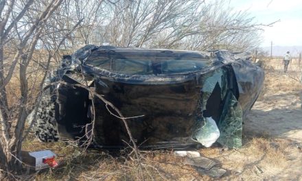 Volcadura en la Monclova deja dos lesionados