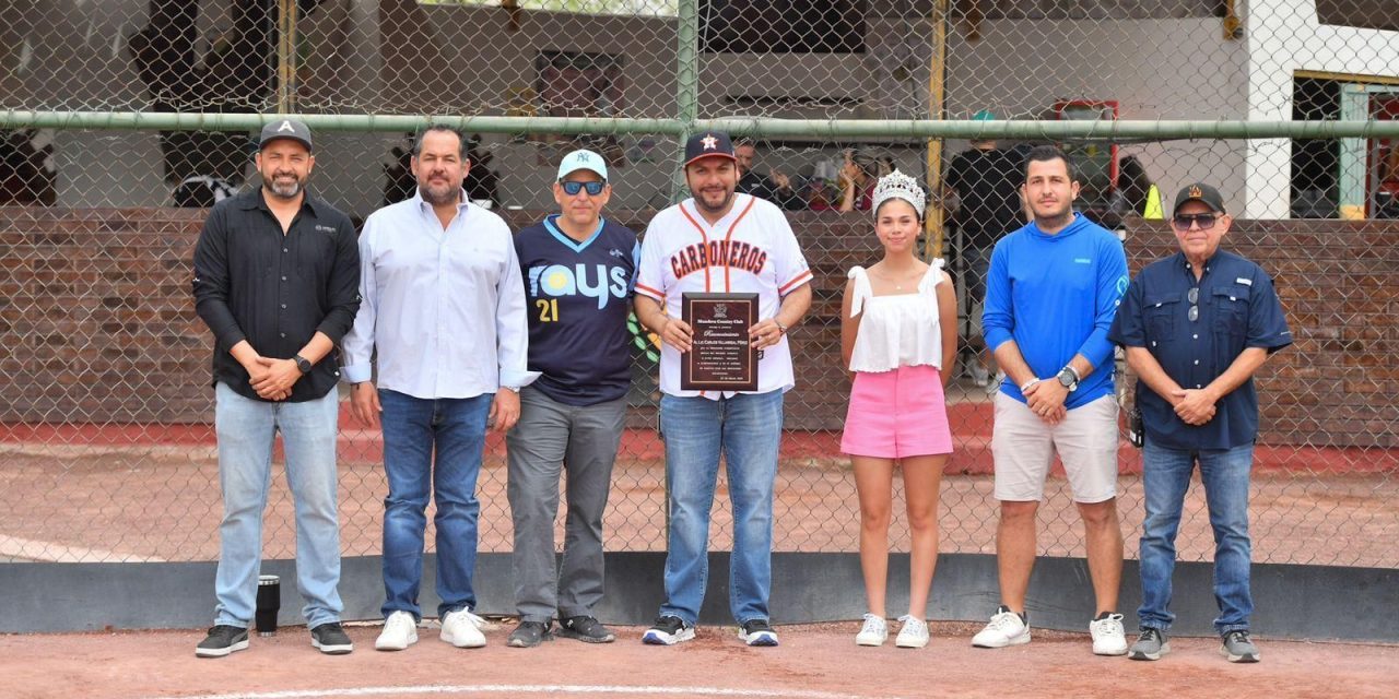Reconocen trayectoria del alcalde Carlos Villarreal en el deporte