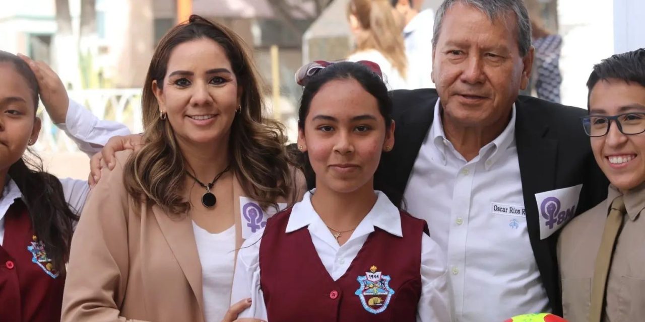 Óscar Ríos respalda la educación en San Juan de Sabinas