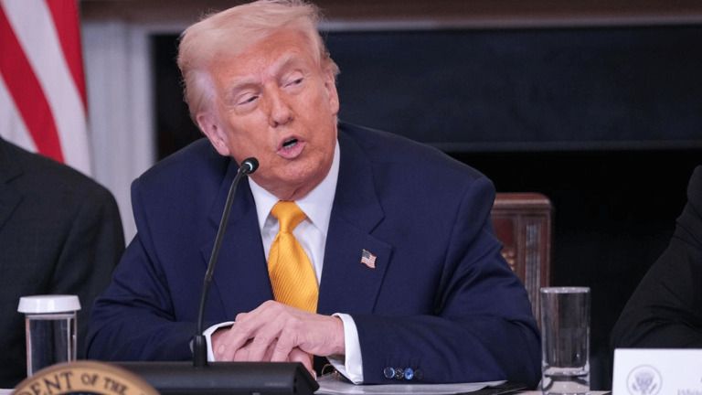 No quiero autos construidos en México o Canadá: Trump