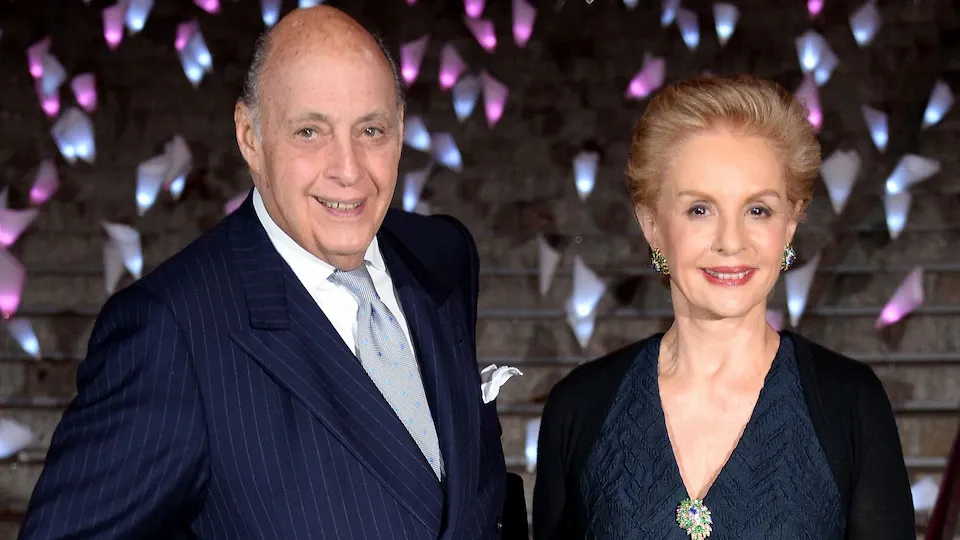 Falleció Reinaldo Herrera, esposo de la diseñadora Carolina Herrera, a los 91 años