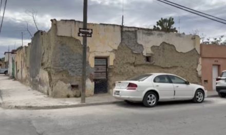 Se cae a pedazos antigua vivienda en la colonia Topo Chico