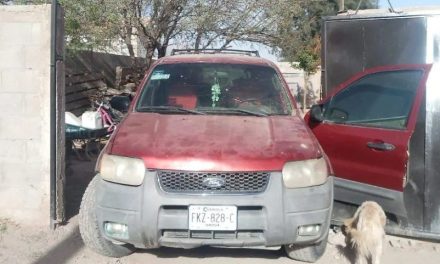 Tragedia en la Laguna: Adolescente pierde la vida al quedar prensado entre un auto y un portón