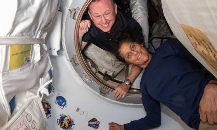 Astronautas varados en el espacio por 9 meses no recibirán pago de horas extras