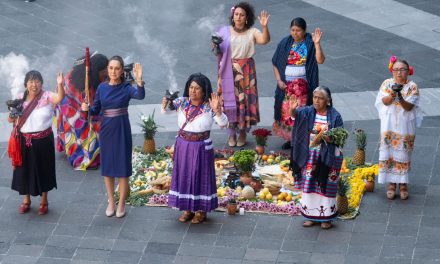 Claudia Sheinbaum recibe el Bastón de Mando en el Día Internacional de las Mujeres de mujeres indígenas