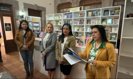 Inaugura colectivo Arte Libre exposición de pintura en la librería Carlos Monsiváis
