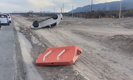 Una persona resultó lesionada en una volcadura cerca de Derramadero