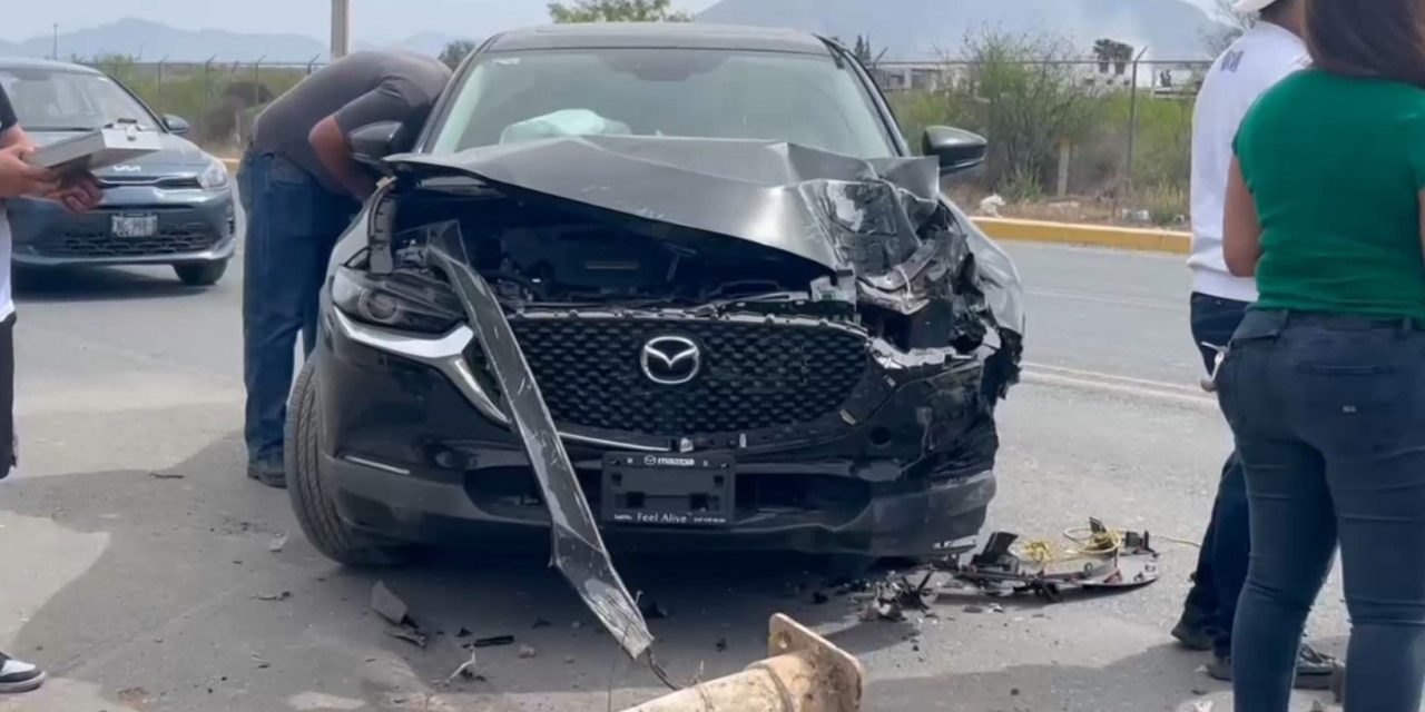 Dormita y destruye su vehículo en Saltillo