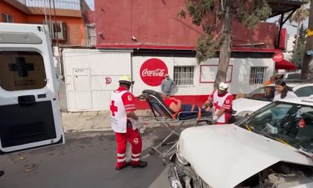 Dos heridos en choque en colonia Topo Chico