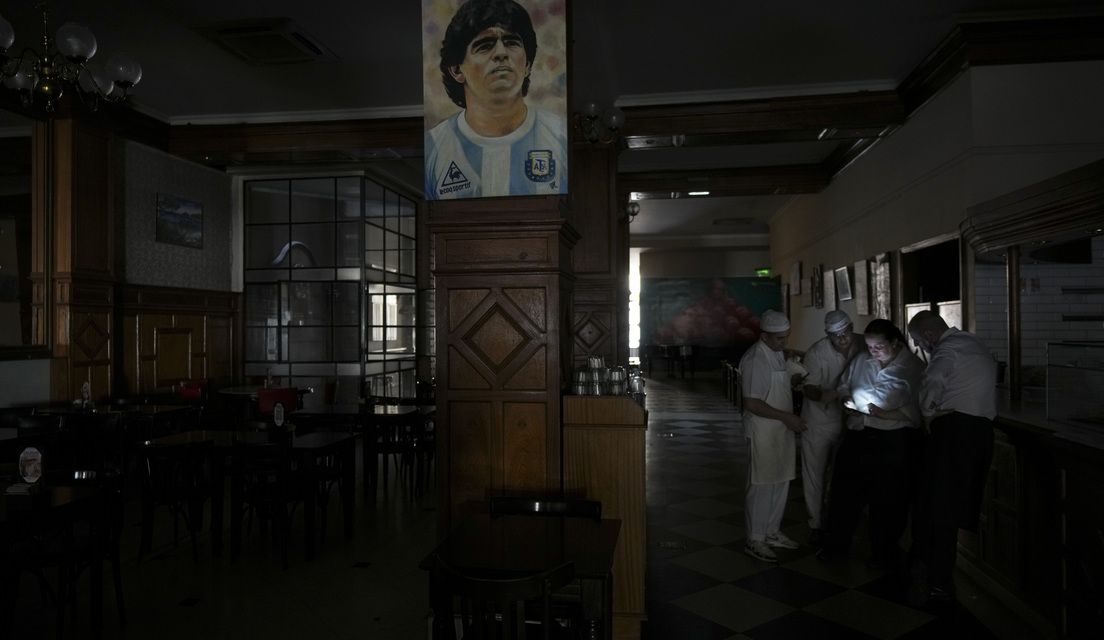 Miles de usuarios siguen sin luz en Buenos Aires tras apagón masivo