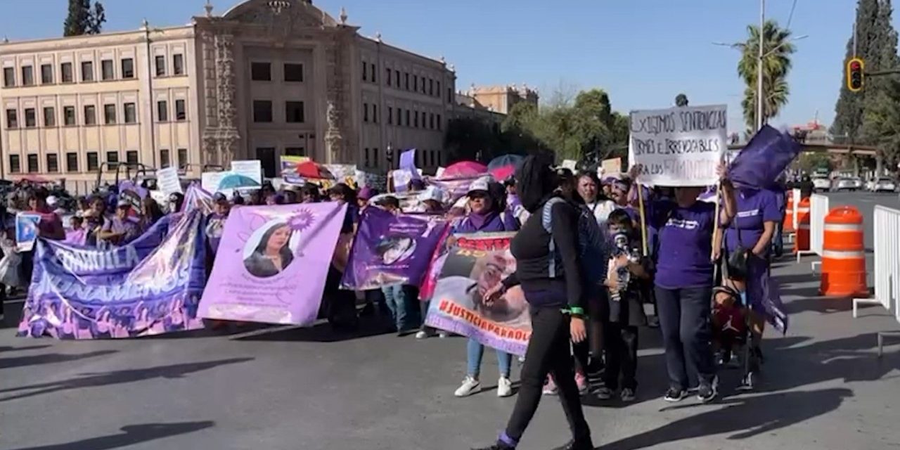 Este sábado marcharon las mujeres por las calles de Saltillo
