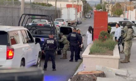 Detienen a tres personas con explosivos en vehículo en Ramos Arizpe