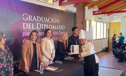 Jóvenes con discapacidad reciben diploma tras concluir formación en panadería mexicana
