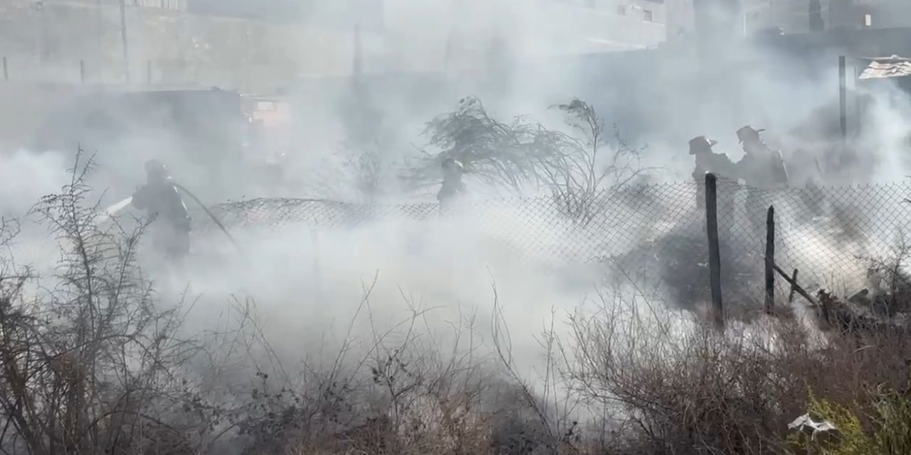 ¡Fuego consume cuatro tejabanes en la colonia Universidad Pueblo!