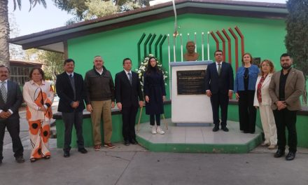 Autoridades educativas de Ramos Arizpe conmemoran el natalicio de Benito Juárez