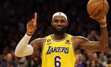 LeBron James hace historia al alcanzar los 50 mil puntos en la NBA