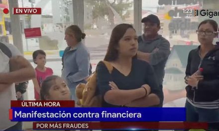 Se manifiestan contra financiera por más fraudes en Saltillo