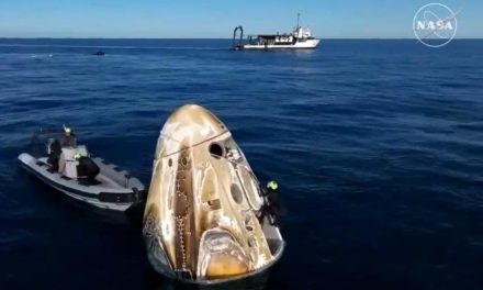Astronautas regresan a la Tierra tras nueve meses varados en el espacio