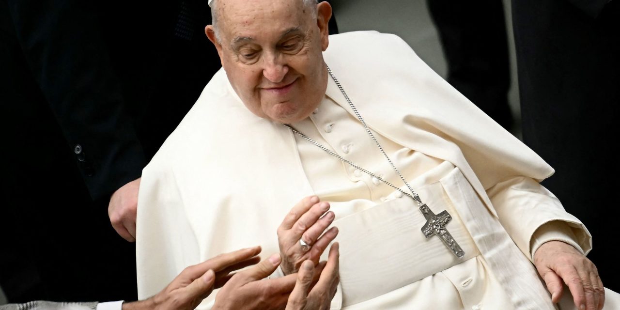Papa Francisco agradece a los médicos por sus cuidados en el hospital