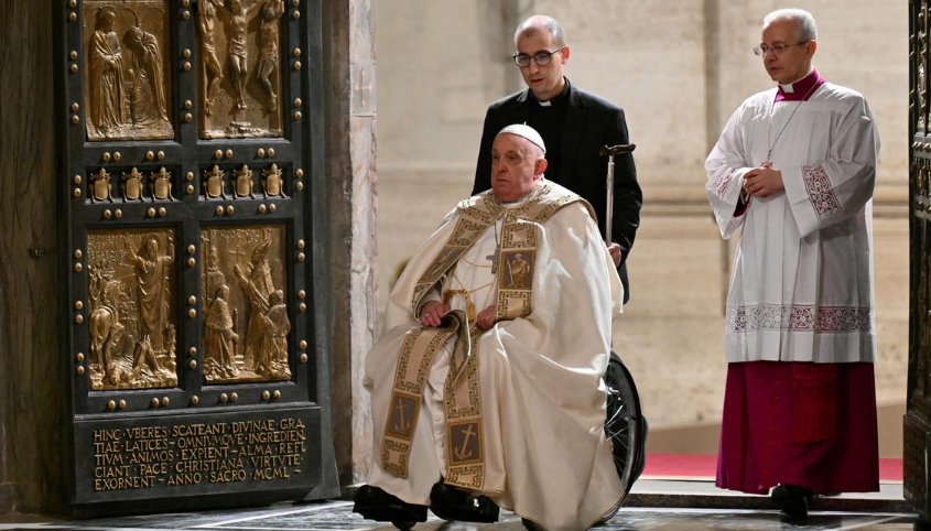 El Papa Francisco muestra mejoría tras un mes y deja de usar máscara de oxígeno