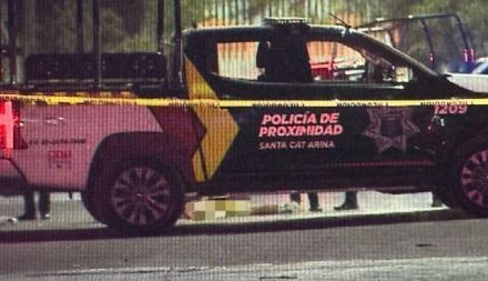 Asesinan a hombre y abandonan su cuerpo envuelto en una sábana en Santa Catarina, Nuevo León