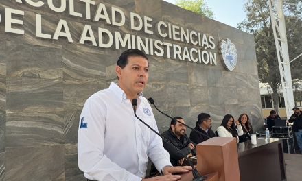 Inaugura rector cubierta bioclimática en la FCA, instalan además 50 paneles solares
