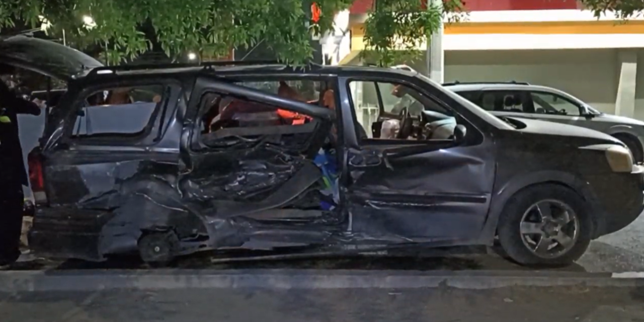 Saltillo: Cuantiosos daños por ignorar el rojo, conductor se hallaba alcoholizado