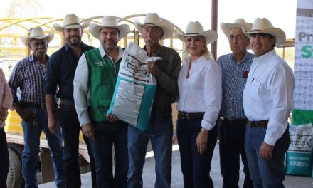 Entregan semillas de sorgo a productores de Múzquiz