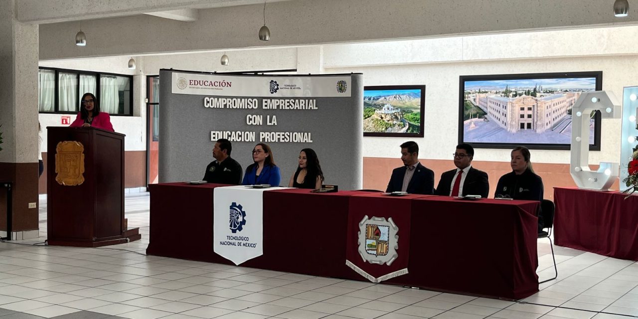 Tec de Saltillo entrega reconocimientos empresariales con la educación profesional