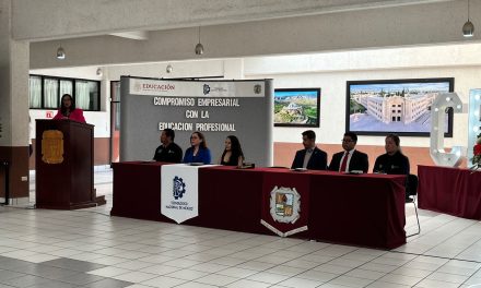Tec de Saltillo entrega reconocimientos empresariales con la educación profesional
