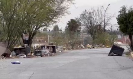 Usan calles y terrenos baldíos como tiraderos en la colonia Saltillo 2000