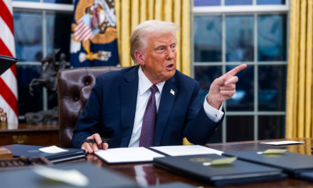 Trump impone arancel del 25% a autos importados; exenta a México y Canadá