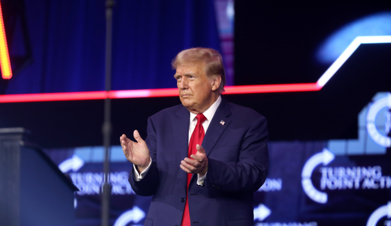 Trump anunciará aranceles a autos importados antes del 2 de abril