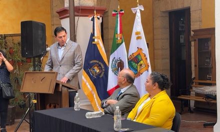 Reconoce UAdeC trayectoria del doctor Carlos Manuel Valdés Dávila