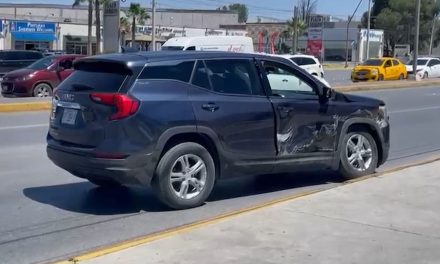 Accidente automovilístico en el periférico deja como saldo una persona lesionada